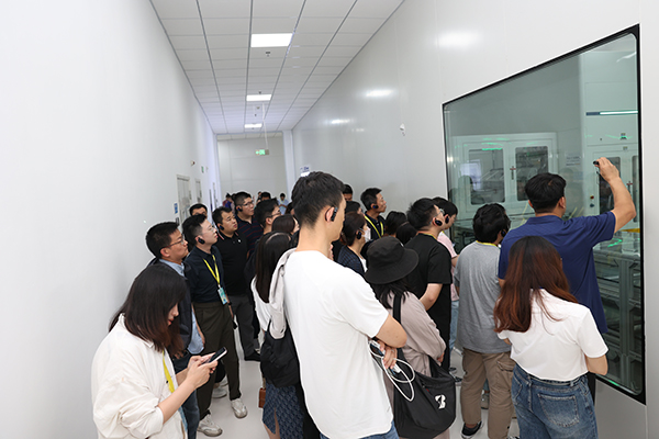 探秘鹽城飛疊短刀基地 解鎖蜂巢能源PHEV市場(chǎng)爆發(fā)密碼