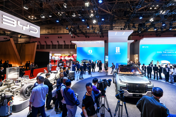 仰望U8和騰勢D9亮相 仰望U8和騰勢D9亮相