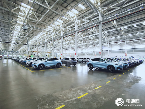 8年前首創800V高壓平臺 比亞迪再創黑科技讓快充秒變超充