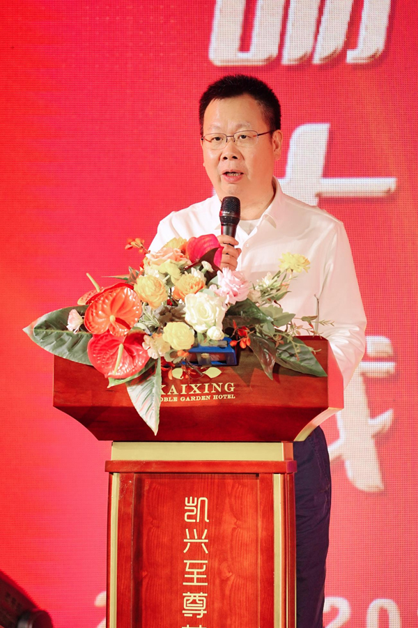 法恩萊特董事長 石俊峰 法恩萊特董事長 石俊峰