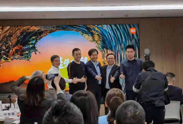 何小鵬、李斌、雷軍、王傳福、李想（從左到右） 圖/華夏同學會圈內人士