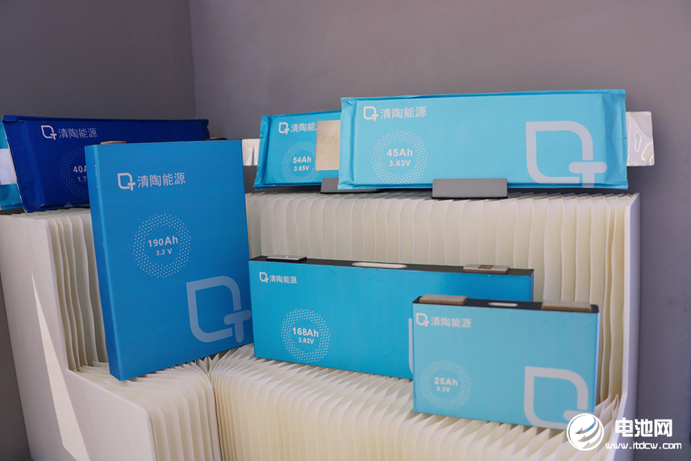 一張海報掀起固態電池潮！各家都說重大突破，全固態這么容易？