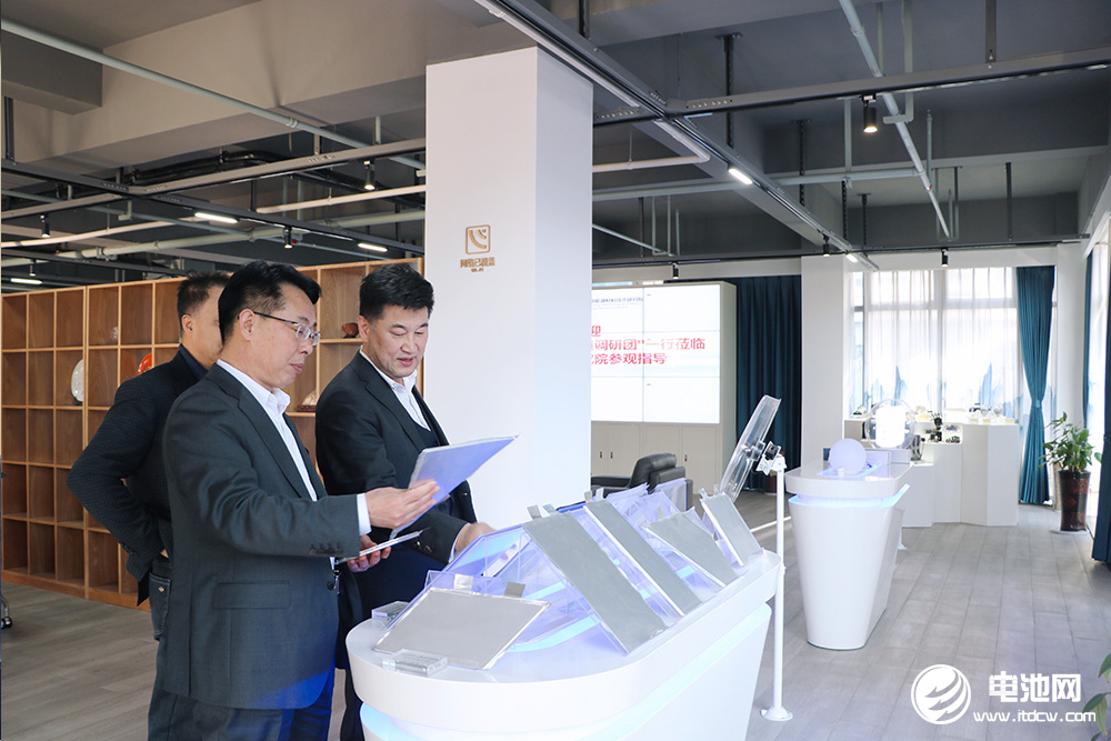 中國電池新能源產(chǎn)業(yè)鏈調(diào)研團(tuán)一行參觀考察中俄工研院 中國電池新能源產(chǎn)業(yè)鏈調(diào)研團(tuán)一行參觀考察中俄工研院
