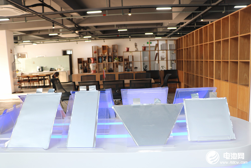 中國電池新能源產(chǎn)業(yè)鏈調(diào)研團(tuán)一行參觀考察中俄工研院 中國電池新能源產(chǎn)業(yè)鏈調(diào)研團(tuán)一行參觀考察中俄工研院