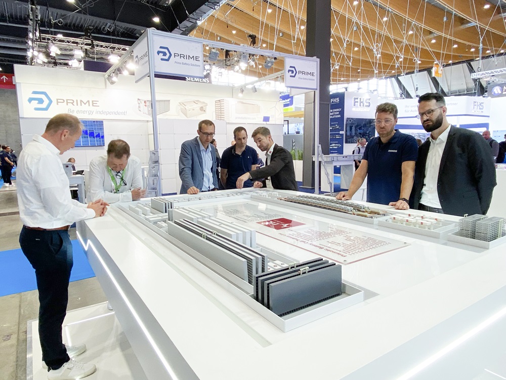 利元亨閃耀2024歐洲電池展 攜固態電池核心裝備等創新工藝亮相 利元亨閃耀2024歐洲電池展 攜固態電池核心裝備等創新工藝亮相