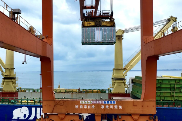 比亞迪旗下92個鋰電池儲能柜出海 目的地英國