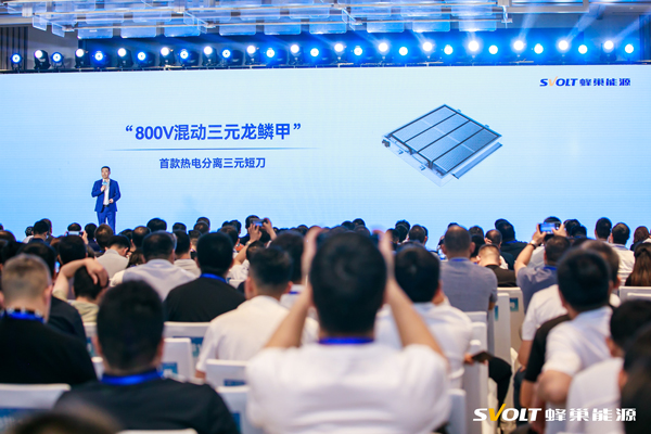 大圓柱難產 短刀上位 蜂巢能源發布10分鐘短刀快充電池