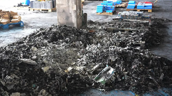 靜靜堆放的鋰電池也會爆炸？廣東佛山一電池廠燒了……