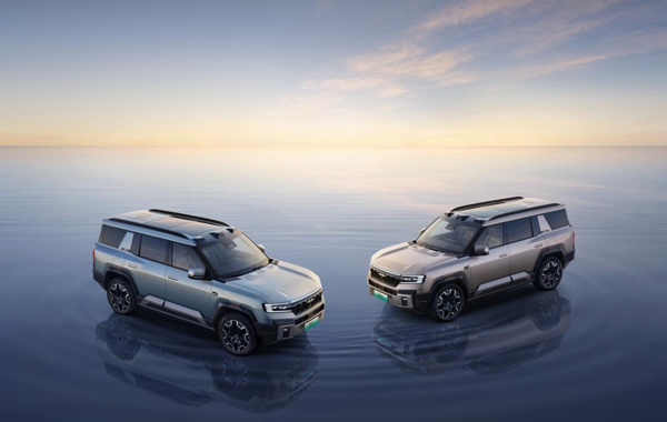 國(guó)貨旗艦來(lái)了！比亞迪華為聯(lián)合發(fā)布方程豹 豹8上市，售價(jià)37.98萬(wàn)元起