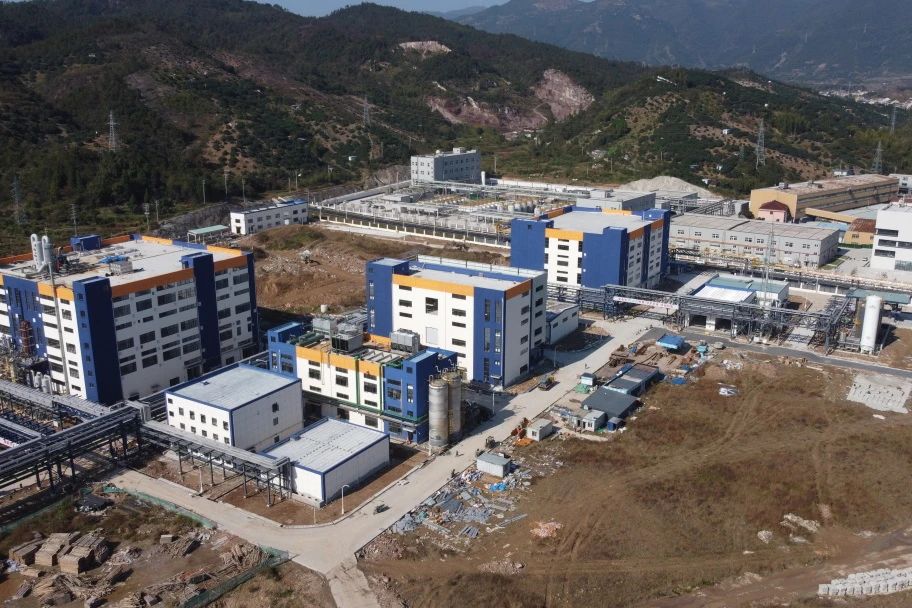 【電解液周報】兩大六氟磷酸鋰項目迎新進展！百億級添加劑項目傳新動態