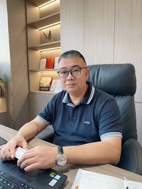 深圳博鈉新能源科技有限公司 董事長 石堅 深圳博鈉新能源科技有限公司 董事長 石堅