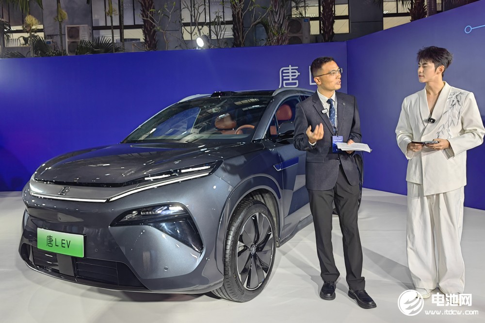 讓充電邁入“兆瓦時代”,比亞迪改寫新能源發(fā)展史? 讓充電邁入“兆瓦時代”,比亞迪改寫新能源發(fā)展史?