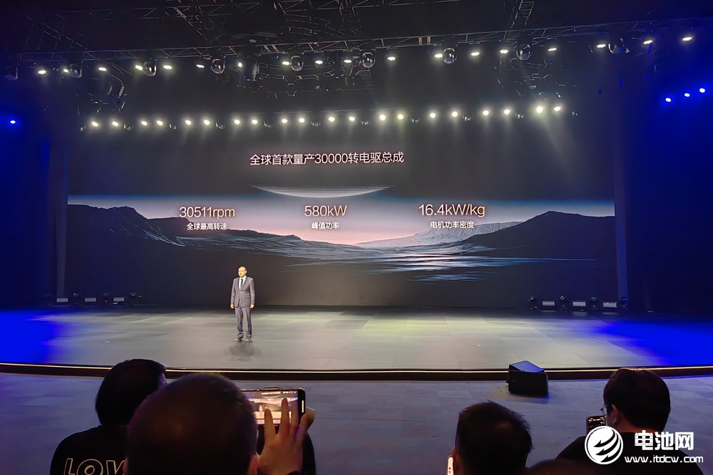 讓充電邁入“兆瓦時代”,比亞迪改寫新能源發(fā)展史? 讓充電邁入“兆瓦時代”,比亞迪改寫新能源發(fā)展史?